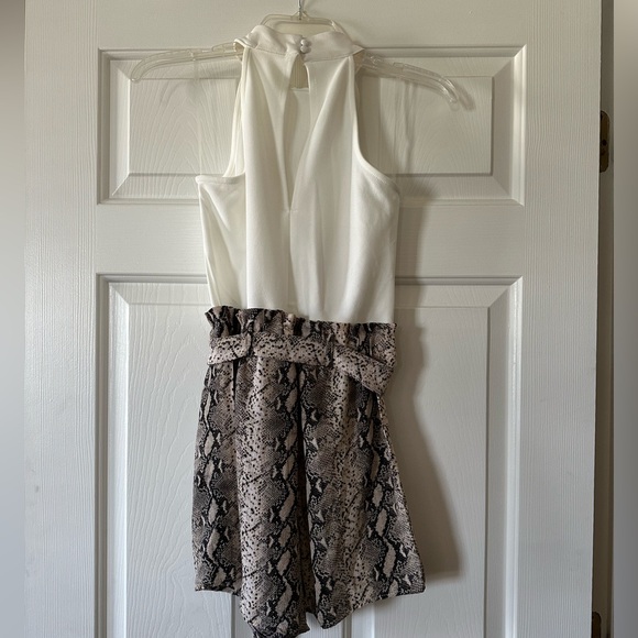 Francesca’s collections Simone Snake Print Fall Romper - Picture 2 of 6